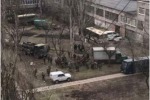 Отважные украинские военные прячутся во дворе 52-й школы в Мариуполе