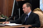 Германия действует как враг России — Медведев