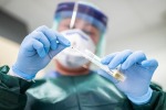 ВИРУСОЛОГ УКАЗАЛ НА СТРАННОСТЬ РАСПРОСТРАНЕНИЯ КОРОНАВИРУСА В РОССИИ