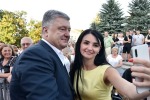 "Хоть черт с рогами". Почему Порошенко вновь становится популярным