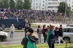 Cиловики в Минске применили водометы против митингующих