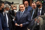 Берлускони призвал Европу убедить Киев принять условия Москвы