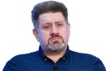 Кость Бондаренко: Порошенко уже давно бы умер политически, если бы из него не делали зрелище