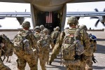 "Стали мишенью": почему войска США бегут из оккупированных стран