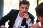 ЗЕЛЕНСКОМУ ЗАДАЛИ НЕУДОБНЫЕ ВОПРОСЫ О НЕОНАЦИСТАХ ПОСЛЕ ЕГО СЛОВ О ХОЛОКОСТЕ