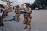 В Сети обсуждают странное поведение украинских силовиков при штурме луцкого террориста