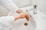 Их убивает обычная вода! Ученые выяснили, как бороться с коронавирусами