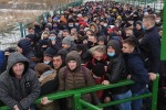 По 12 часов в очереди. Тысячи заробчитан без масок штурмуют пункты пропуска на польской границе