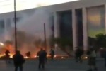 Опубликовано видео столкновений у посольства США в Афинах против полицейского произвола