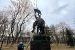 Дурной знак. В Киеве демонтировали памятник участникам «антиукраинского» восстания