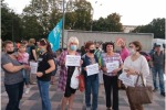 ПЕРФОМАНС ГОРОДСКИХ СУМАСШЕДШИХ  У МАРИУПОЛЬСКОГО ДРАМТЕАТРА 