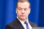 Медведев объяснил Макрону взаимосвязь красных линий России и Франции