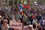 В Париже началась манифестация с требованием отставки Макрона