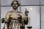 КАК СДЕЛАТЬ ЗАКОНЫ В РОССИИ СПРАВЕДЛИВЫМИ: ДОСТАТОЧНО ДОБАВИТЬ ОДНО СЛОВО