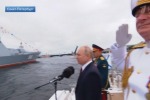 Главный военно-морской парад в честь Дня ВМФ в Санкт-Петербурге принял Владимир Путин